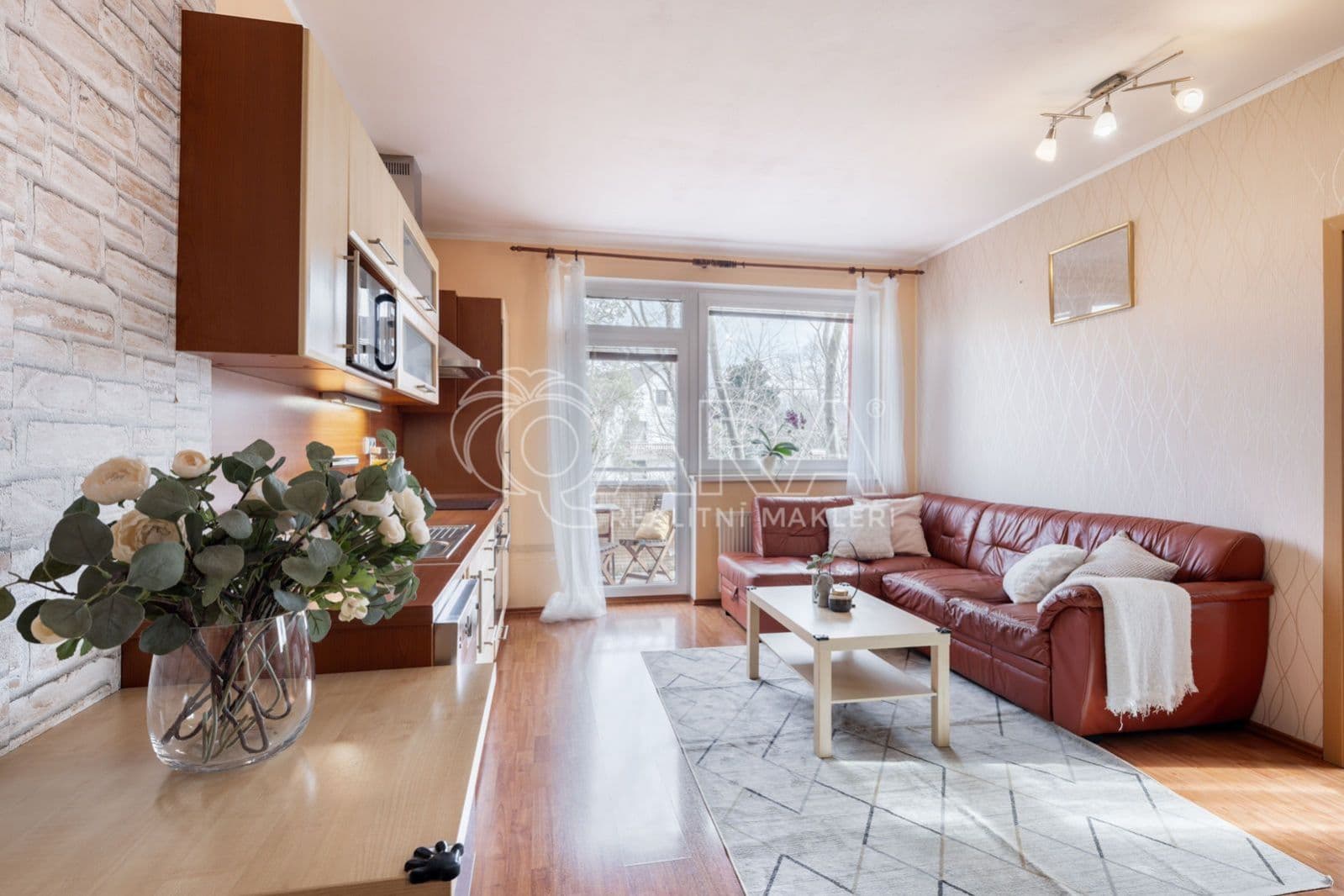 PRODÁNO – Byt 3+kk, 54 m², gar. stání, balkon, sklep, společná zahrada 427 m², ul. Semtínská , Praha 9 – Vinoř