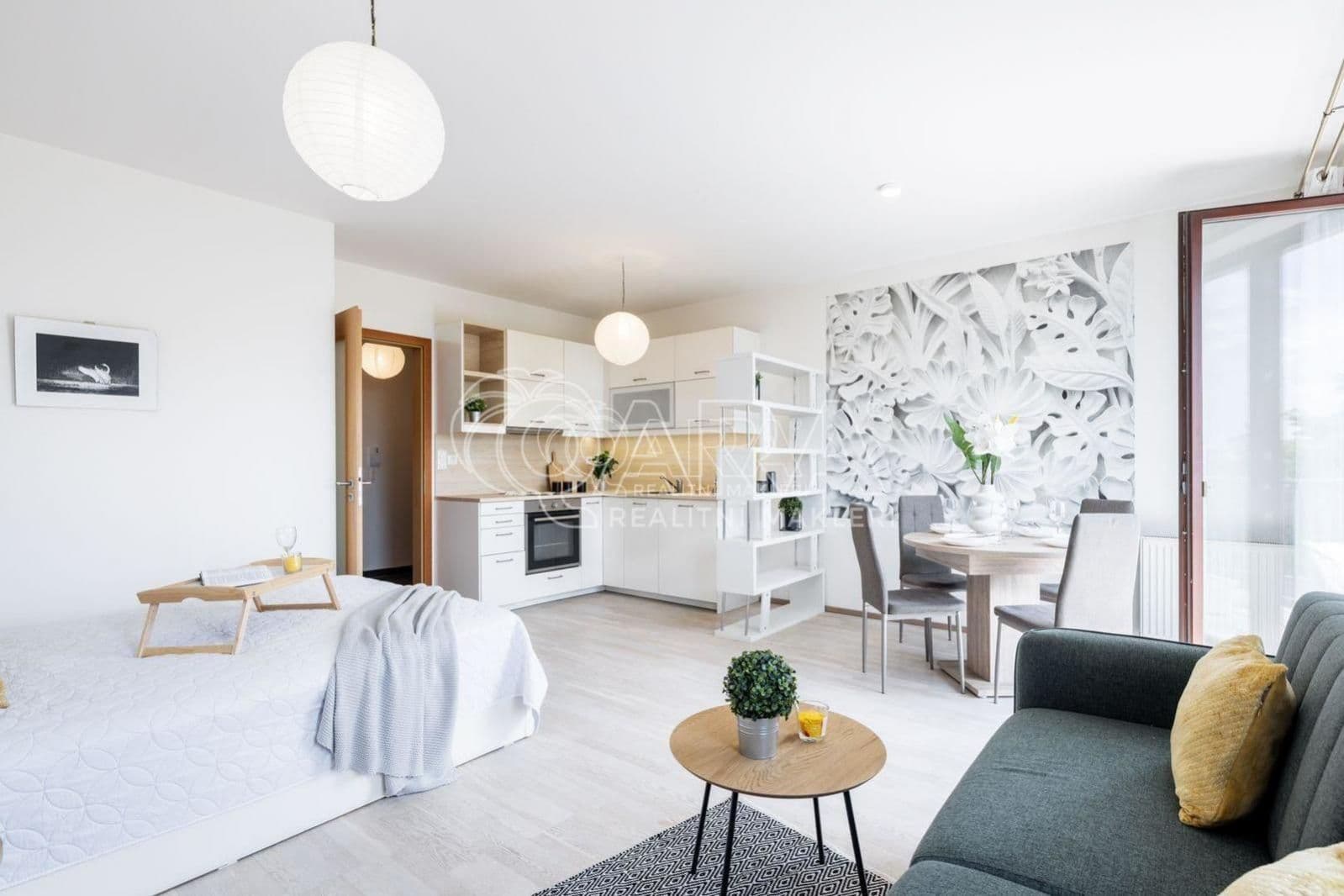 PRONAJATO – Atraktivní byt 1+kk, 35 m2 + balkon 6 m2 + sklep, ul. Provázkova, Praha 4 - Modřany