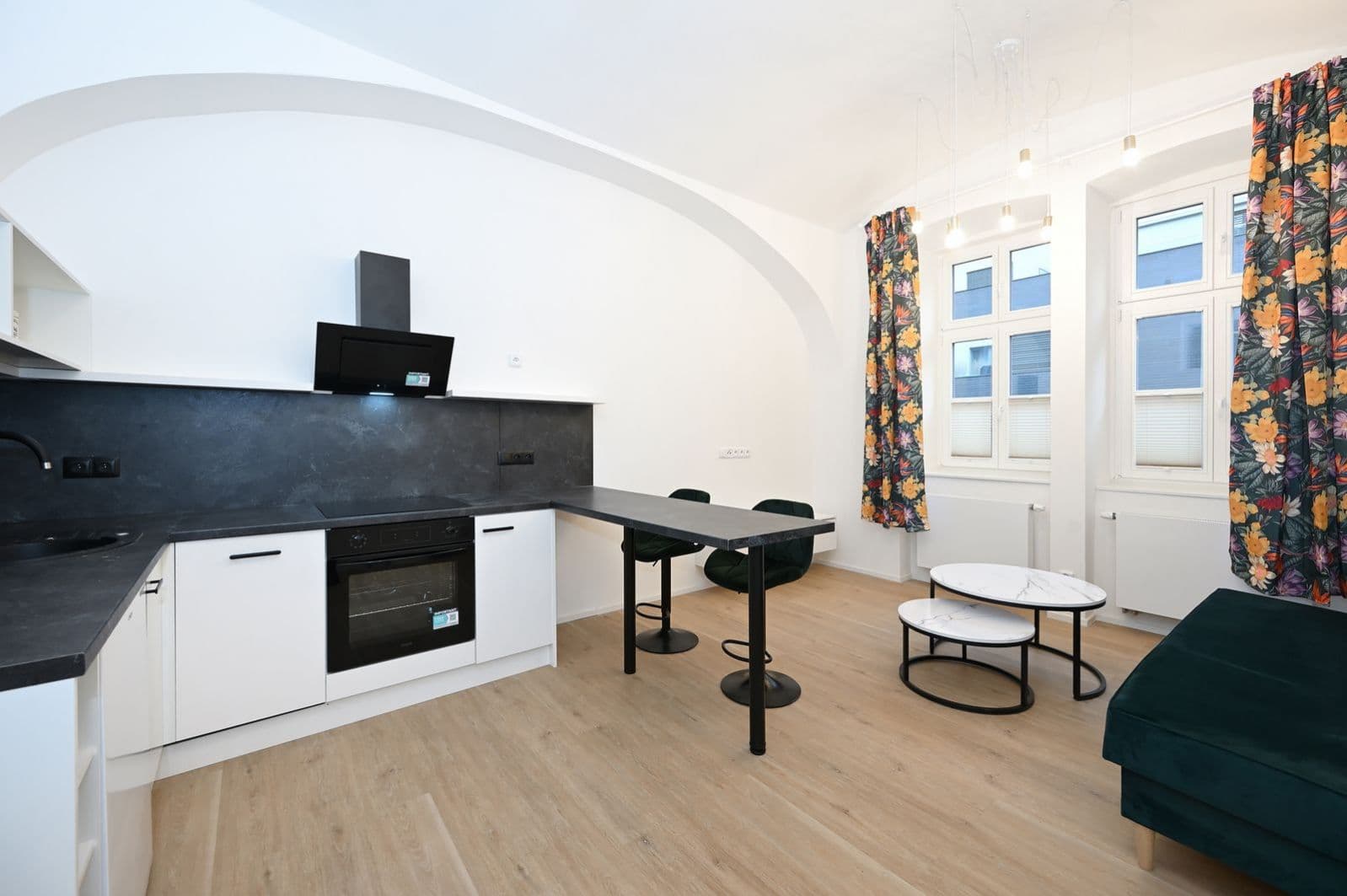 PRONAJATO – Nově zrekonstruovaný a kompletně zařízený byt 2+kk, 44 m², ul. Holečkova, Praha 5 – Košíře