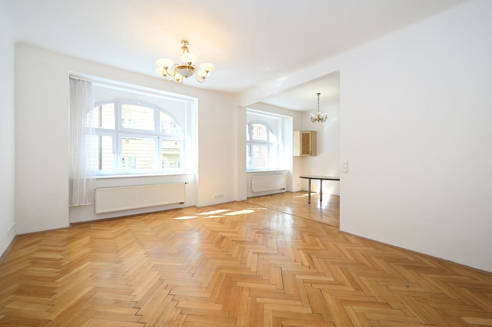 PRONAJATO – Prostorný byt 1+kk, 50 m², pár kroků od Stromovky, ul. Janovského, Praha 7 – Holešovice
