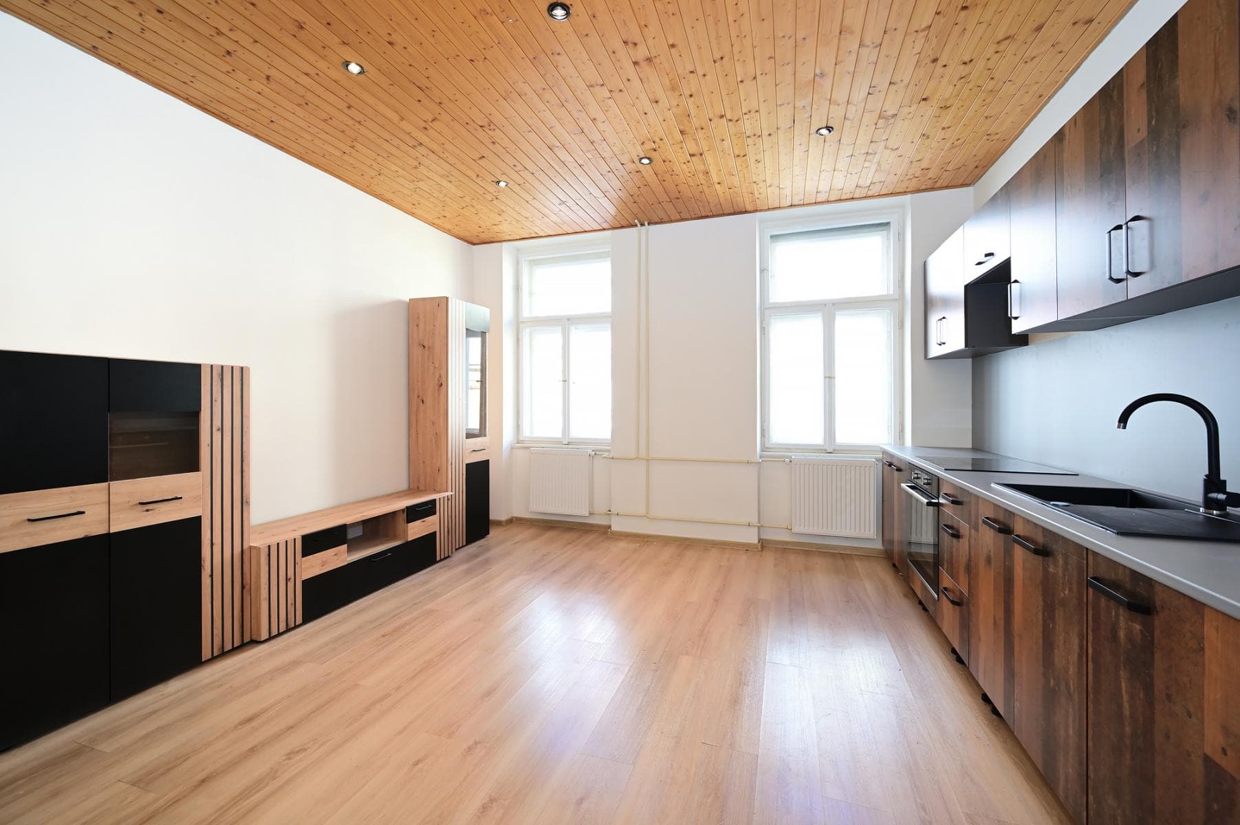 REZERVOVÁNO – Prostorný byt 4+kk, 100 m², po rekonstrukci, parkovací stání ve vnitrobloku, ul. Milíčova, Praha 3 – Žižkov