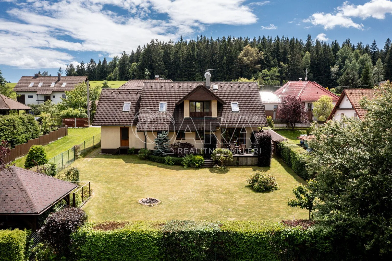 FOR SALE – SPACIOUS HOUSE 6+1, 233 M², LAND 808 M², DOUBLE GARAGE, SKLENÉ NEAR ŽĎÁR NAD SÁZAVOU