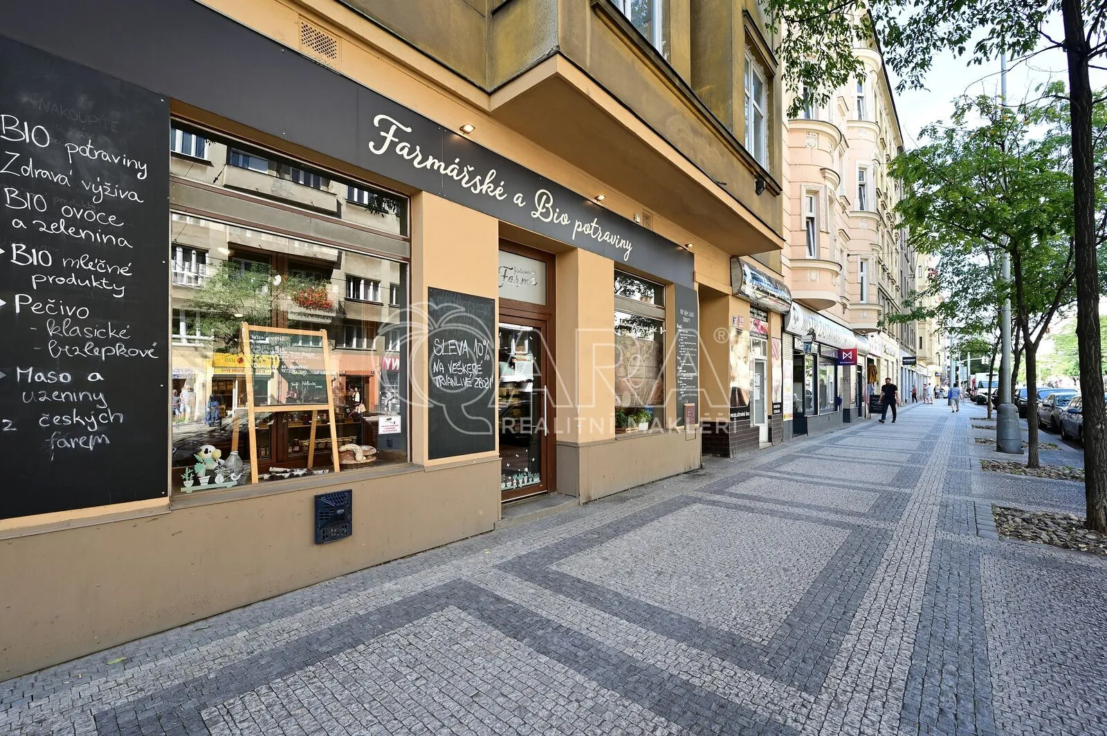 Attractive 60 m² commercial space on a busy street in Holešovice with a storefront